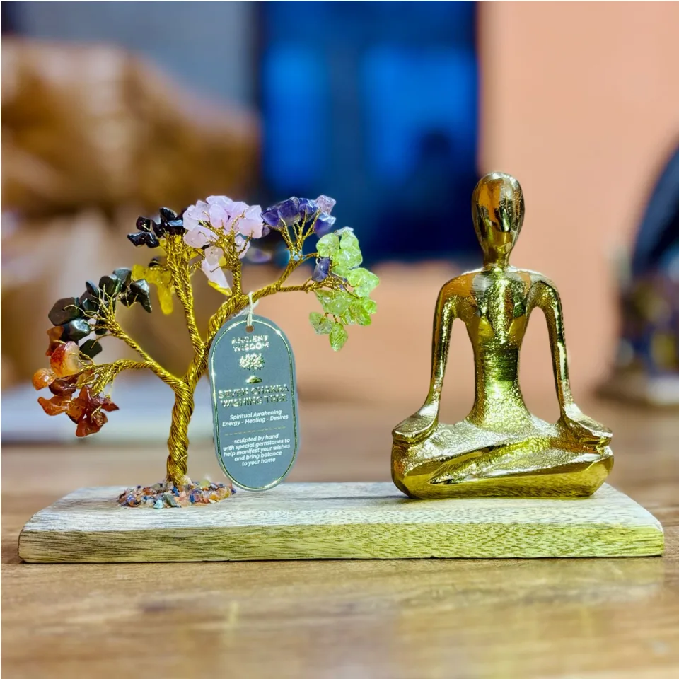 Jardin de yoga, arbre en pierres sur bois de manguier : posture Mudra, arbre incliné aux sept chakras, 100 éclats