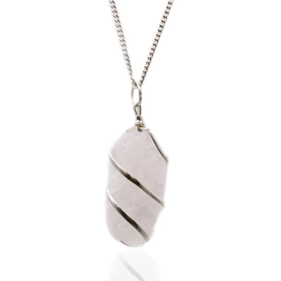 Collier cascade enveloppée : quartz rose brut