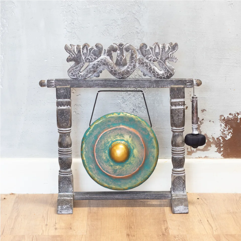 Petit gong sur support, 25 cm : vert lasuré