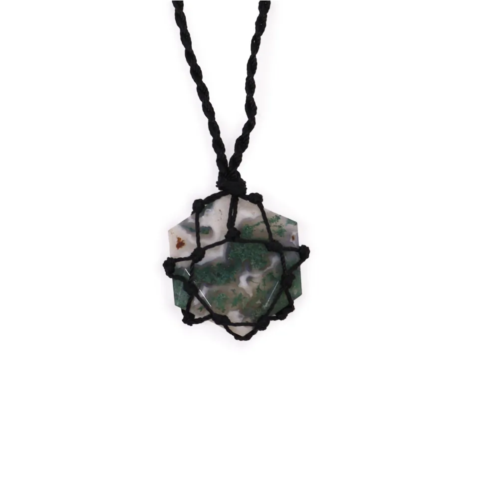 Pendentif en pierre sur lacet, Hexagone : agate mousse