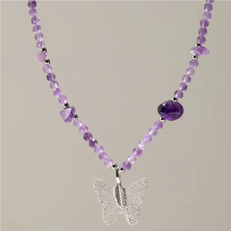 Colliers de pierres, pendentif papillon en vraie feuille : Améthyste