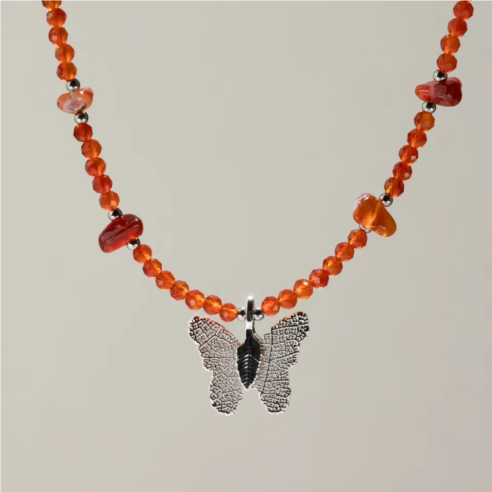 Colliers de pierres, pendentif papillon en vraie feuille : Rubis
