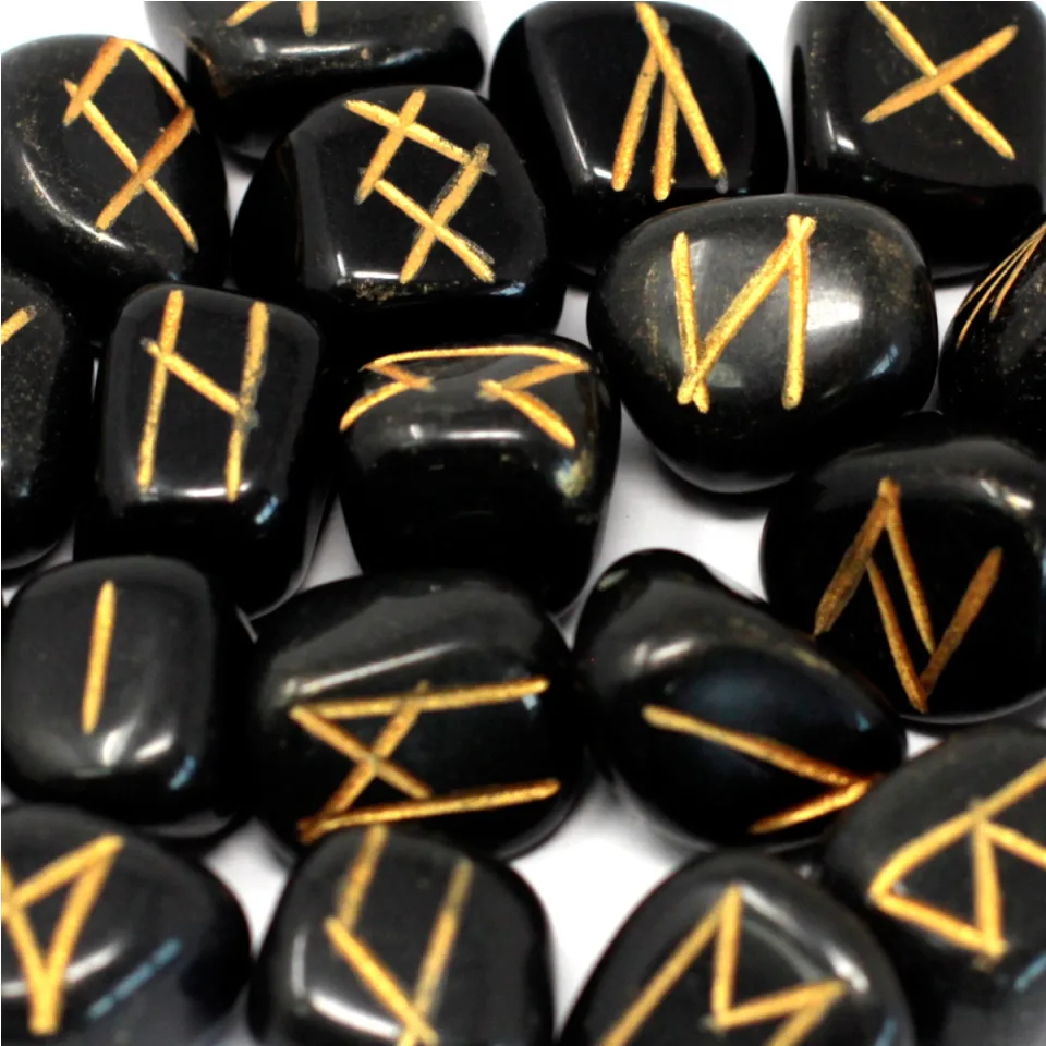 Jeux de runes en pierre avec pochette : Agate noire