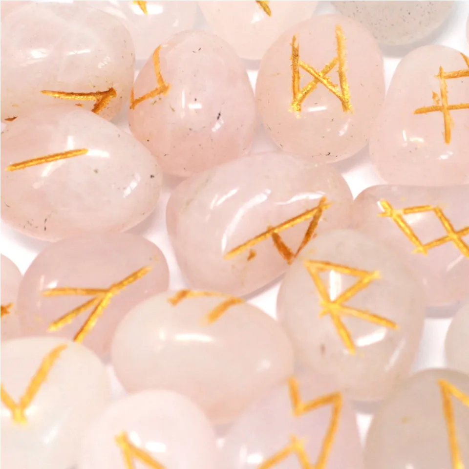 Jeux de runes en pierre avec pochette : Quartz rose