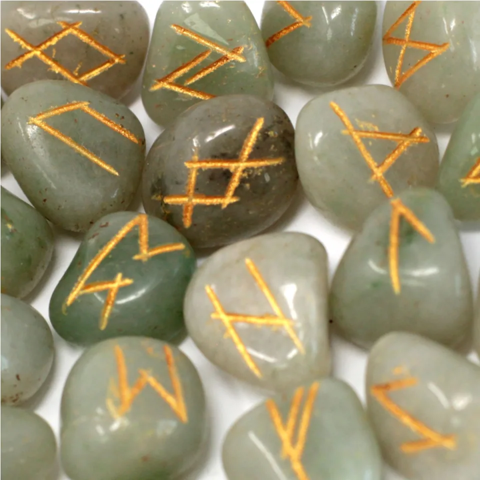 Jeux de runes en pierre avec pochette : Aventurine verte