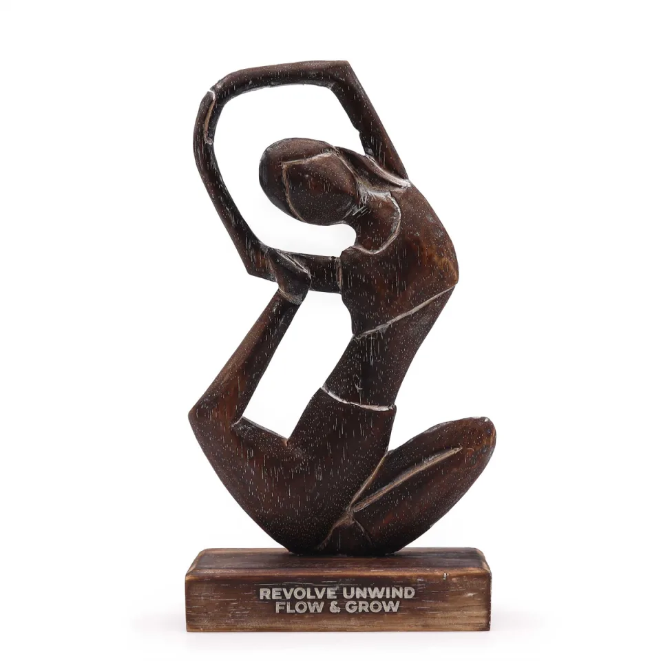 Dame du yoga en bois, Antique : posture de torsion