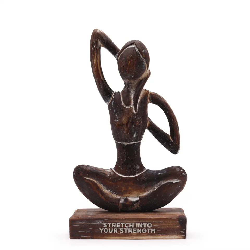 Dame du yoga en bois, Antique : posture de la vache