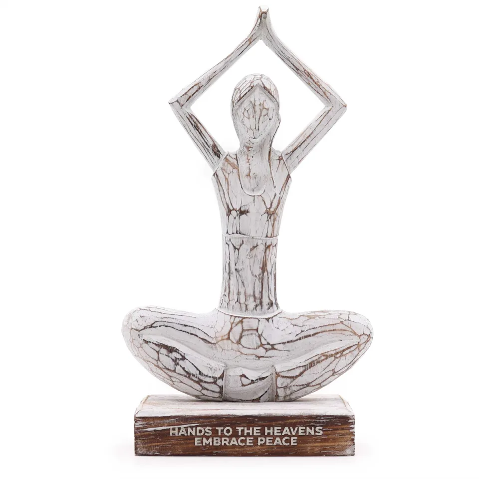 Dame du yoga en bois, Blanchi : bras levés