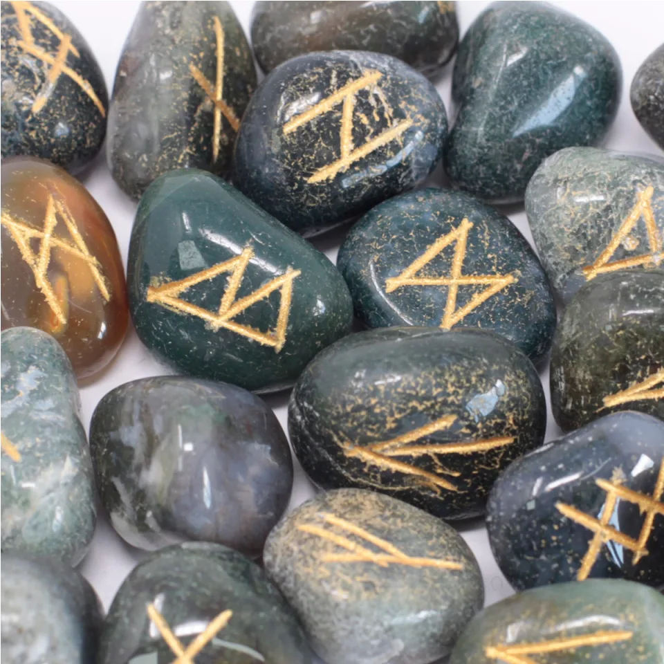 Jeux de runes en pierre avec pochette : Agate mousse