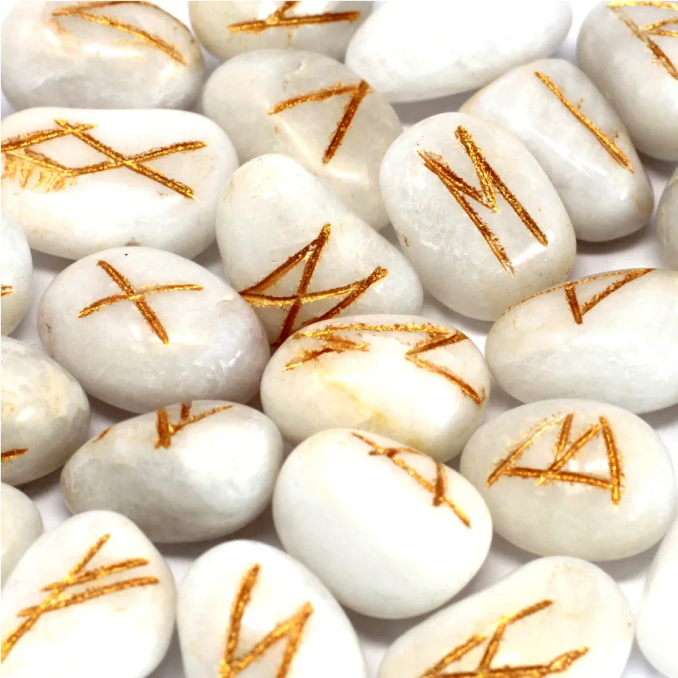 Jeux de runes en pierre avec pochette : Agate blanche