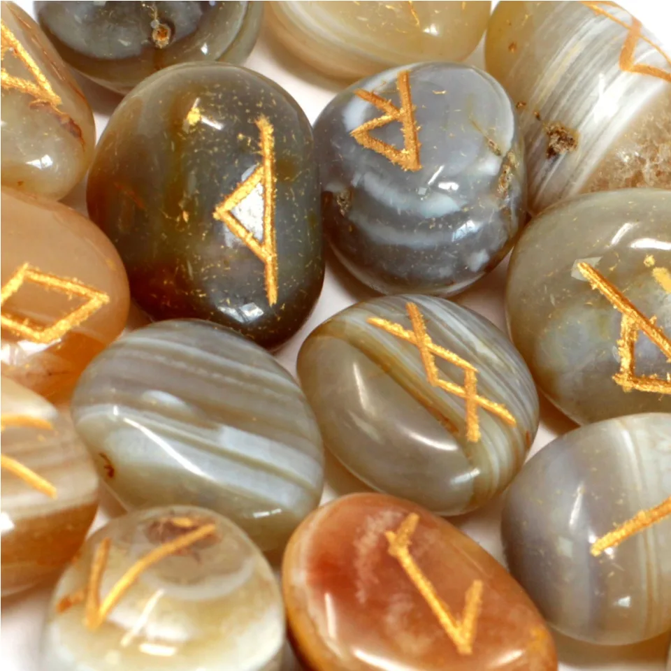 Jeux de runes en pierre avec pochette : Agate rubanée