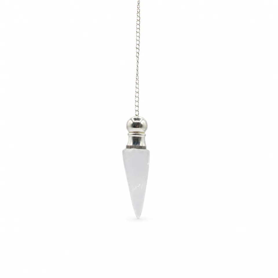 Pendule à cavité secrète : cristal de roche, plaqué argent