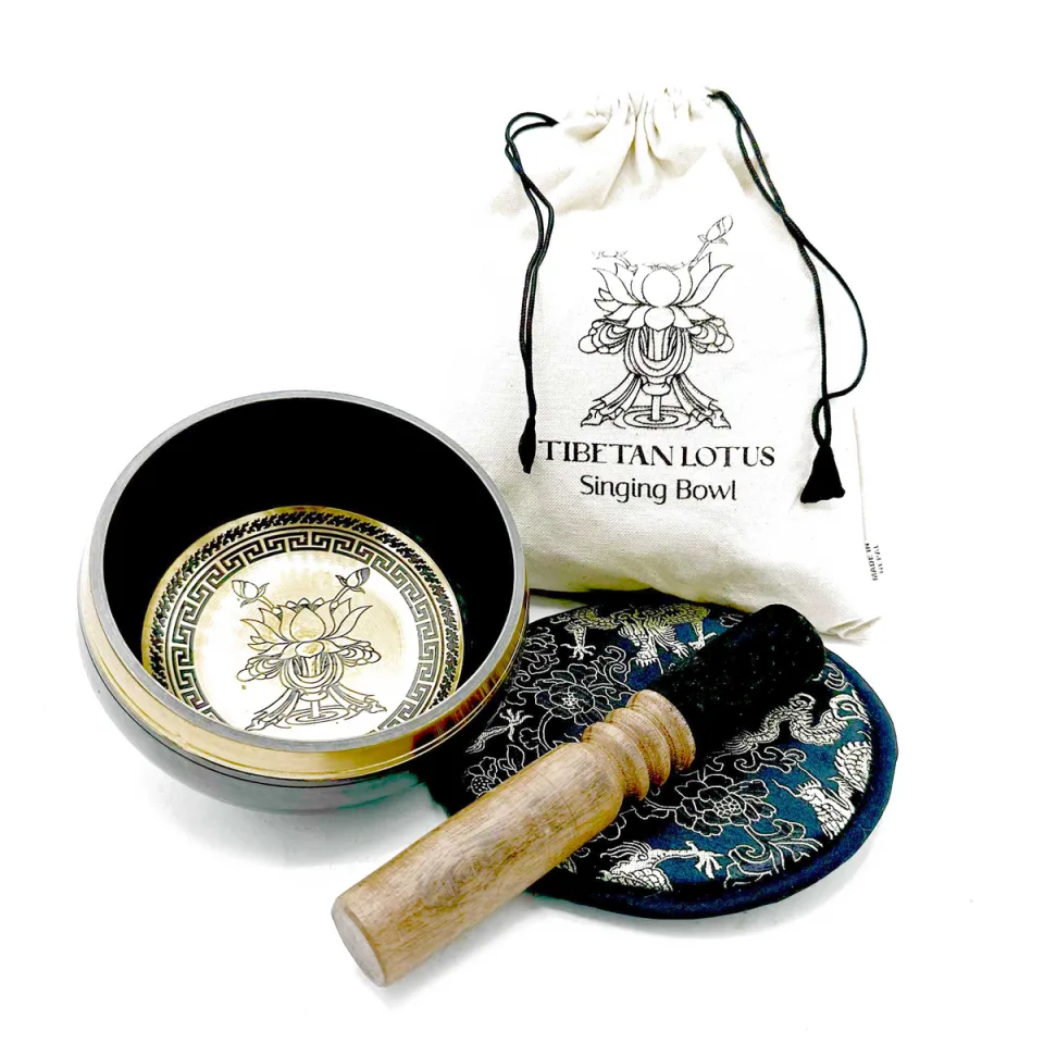 Coffret cadeau bol martelé et gravé, 14 cm : fleur de lotus