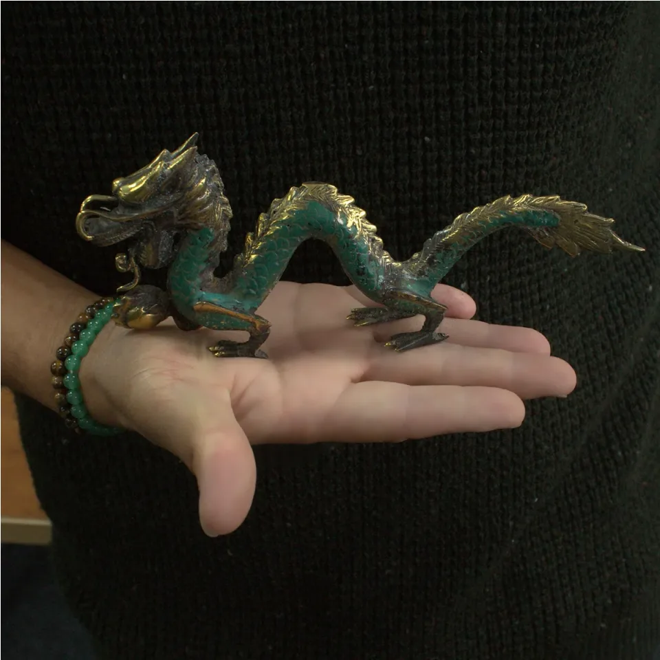 Dragon à la perle : petit, 20 cm