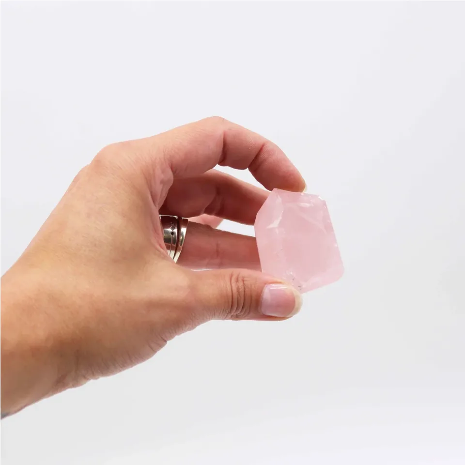 Pointes d'environ 6 cm (0,5 kg) : quartz rose d'Inde (environ 8 pièces)