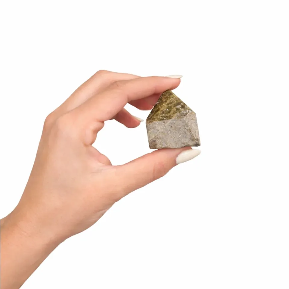 Pointes polies de choix : épidote qualité A (environ 5-6 pièces)