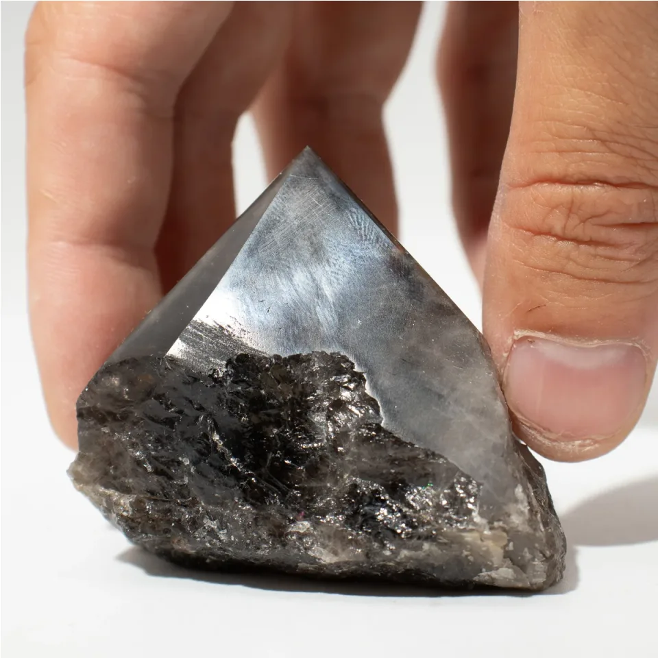 Pointes polies de choix : quartz fumé (environ 5-6 pièces)