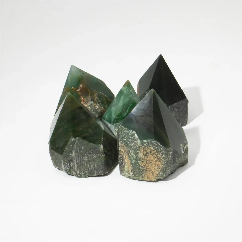 Pointes polies de choix : aventurine verte (environ 5-6 pièces)