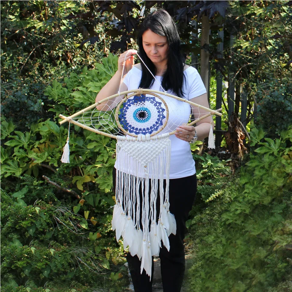 Grand œil en macramé de protection : mauvais œil en macramé bleu, blanc et noir