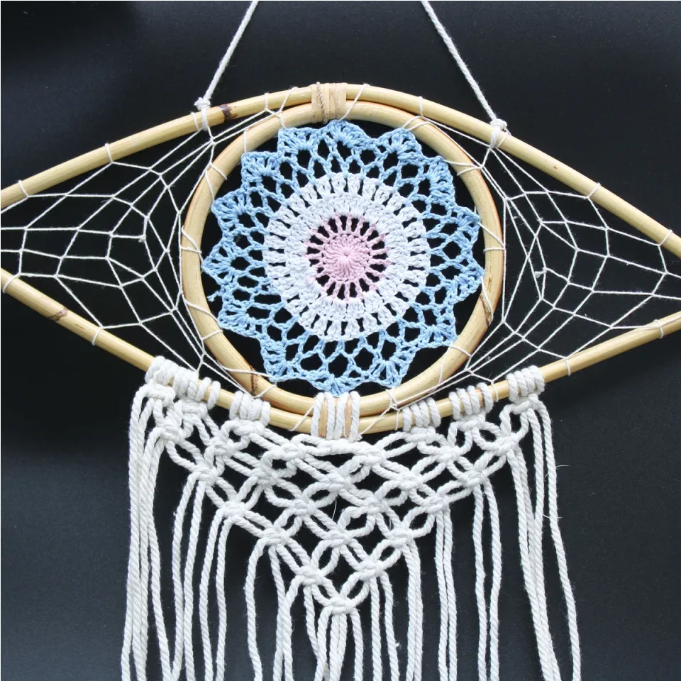Œil moyen en macramé de protection : bleu, blanc et rose
