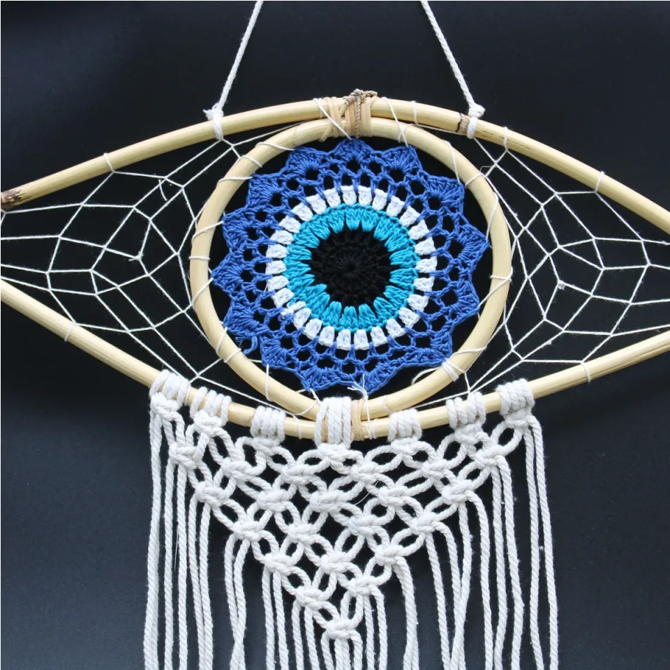 Œil moyen en macramé de protection : Mauvais œil moyen en macramé bleu, blanc et noir
