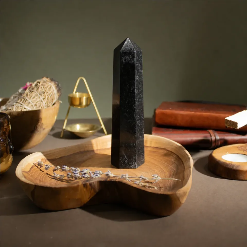 Obélisque à six faces en pierre naturelle : environ 17 cm, tourmaline noire