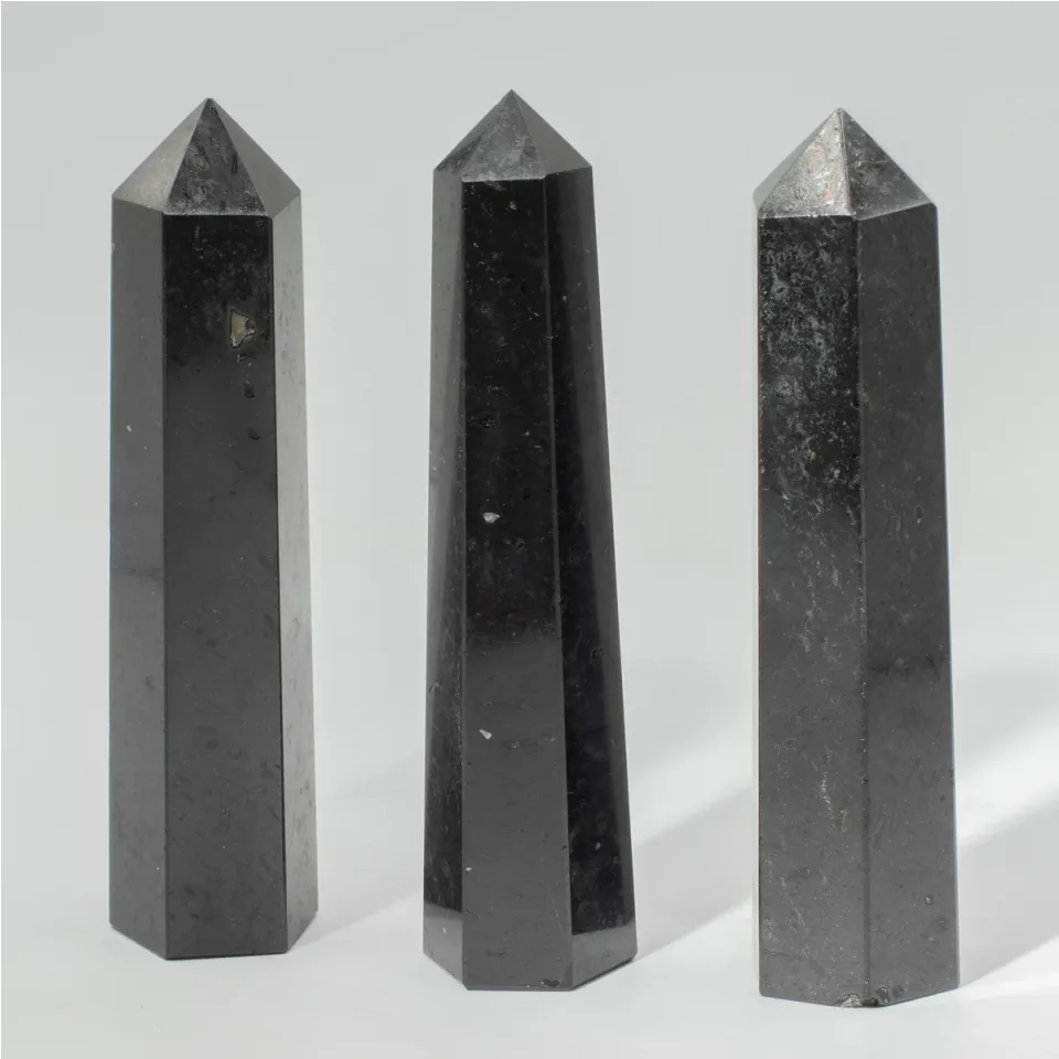Obélisque à six faces en pierre naturelle : environ 17 cm, tourmaline noire