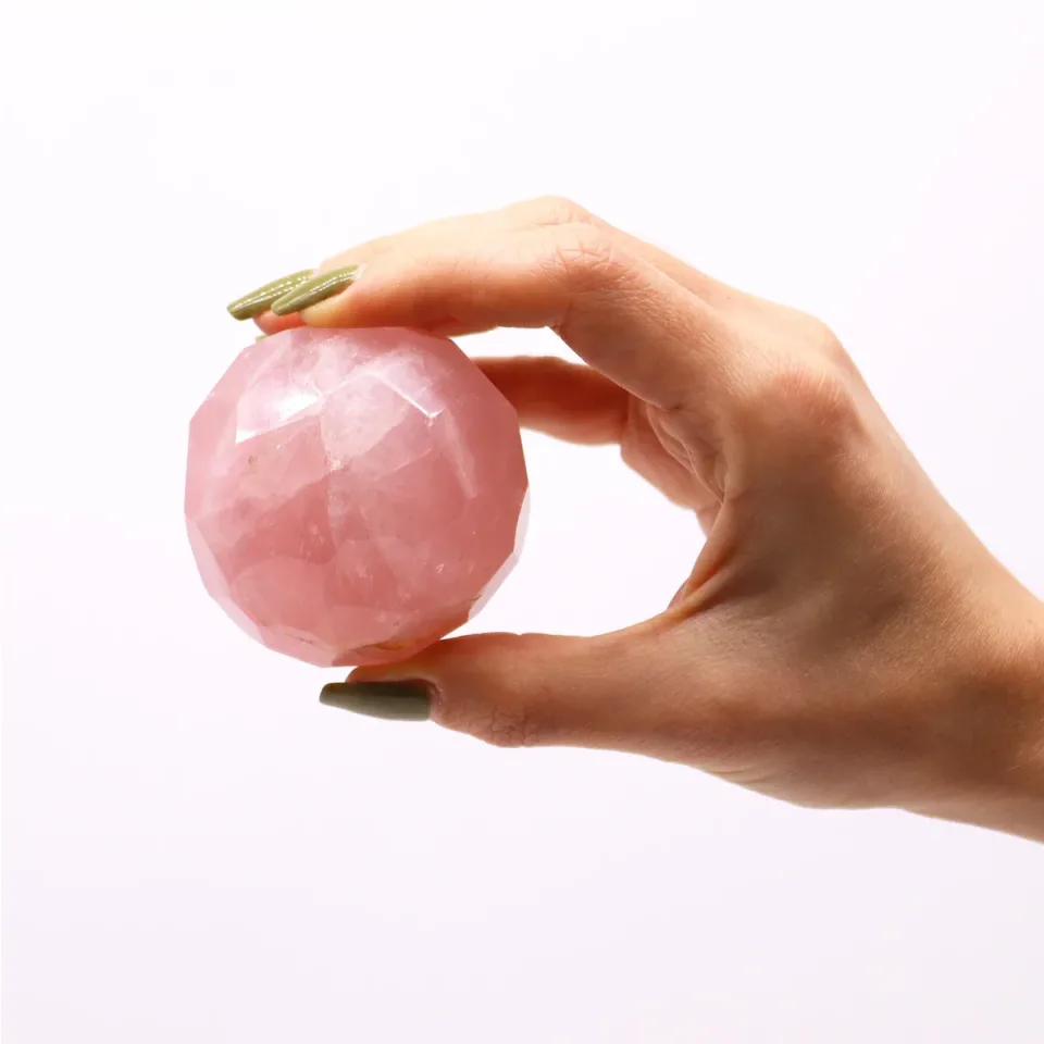 Boules facettées en pierre sur support : Quartz rose