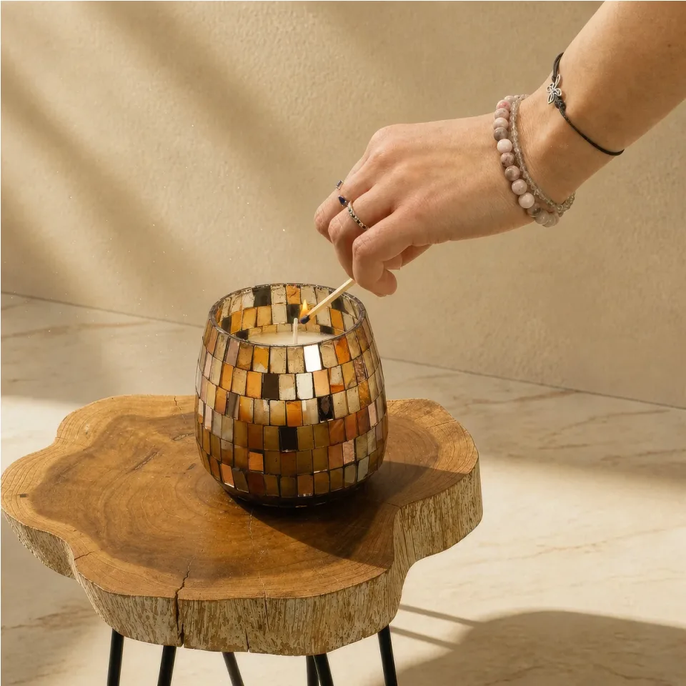 Bougie en pot de verre illustré « Mosaïque d'ambre » : Modèle moyen