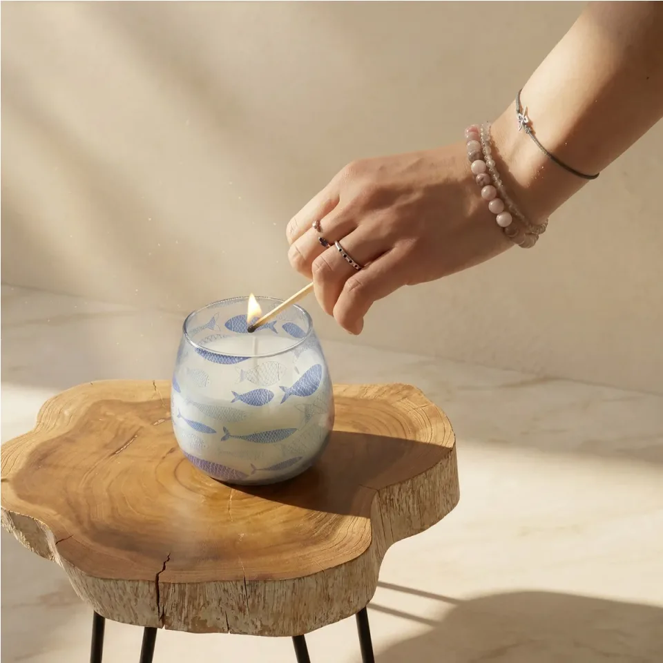 Bougie en pot de verre illustré « Brise marine » : Petit modèle