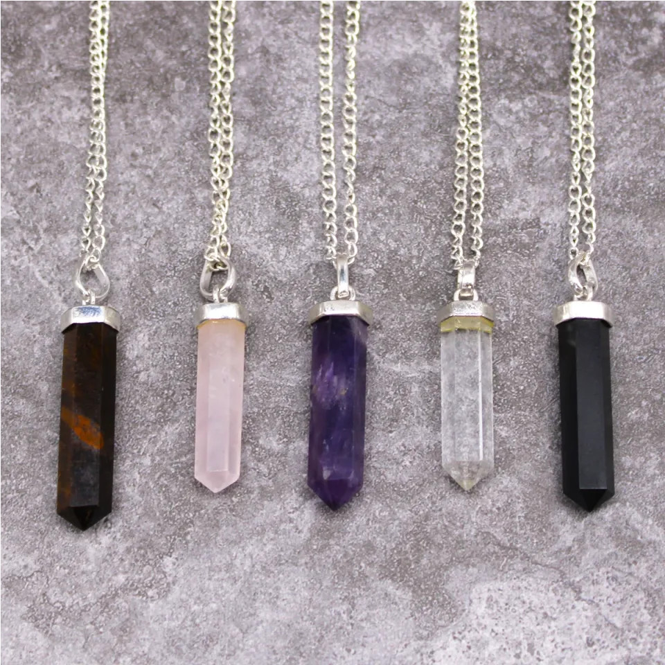 Pendentif en pierre sur chaîne plaquée argent, Pointe classique : agate noire