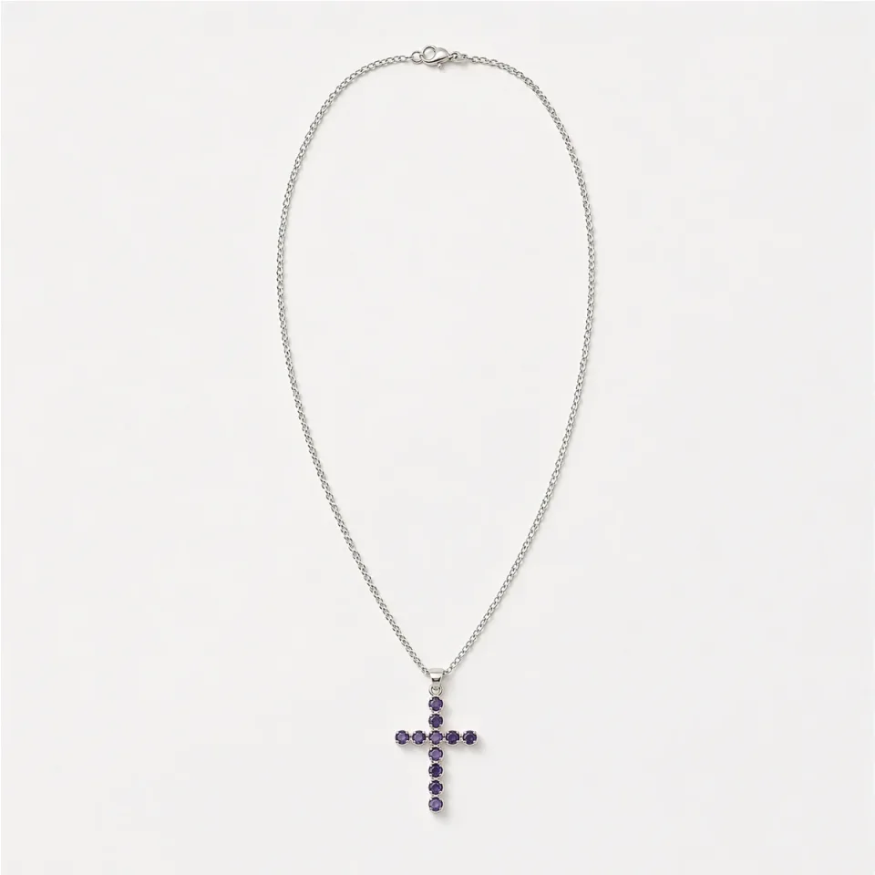 Pendentif croix en pierre sur chaîne : Sur chaîne : croix en iolite