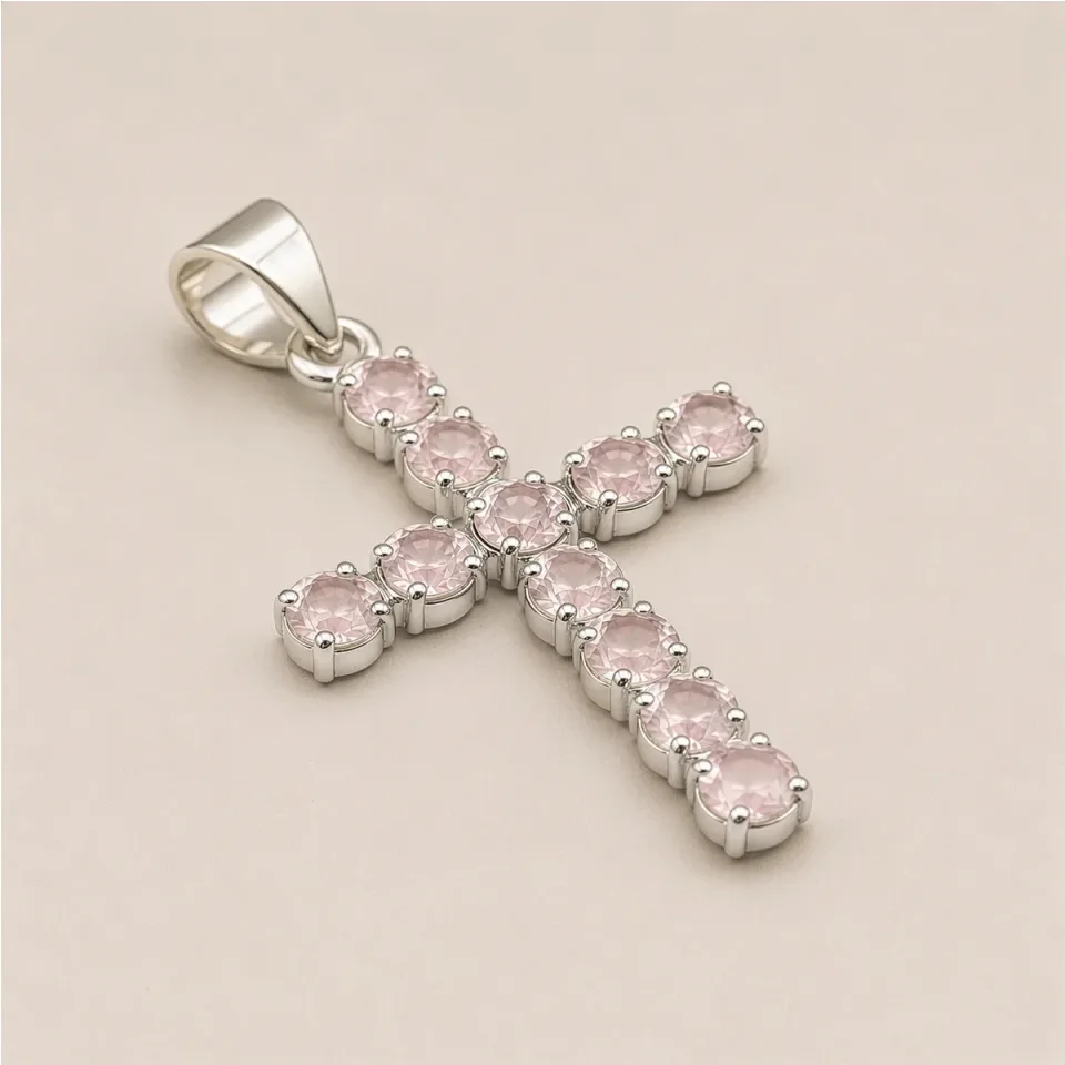 Pendentif croix en pierre sur chaîne : Sur chaîne : croix en quartz rose