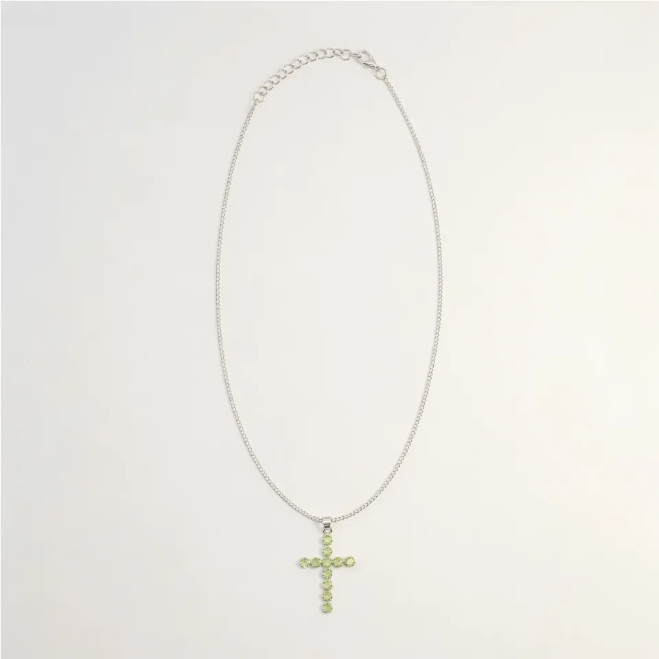 Pendentif croix en pierre sur chaîne : Sur chaîne : croix en péridot