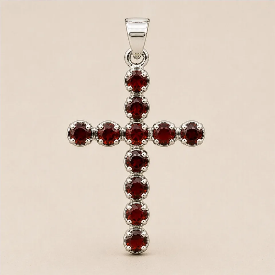 Pendentif croix en pierre sur chaîne : Sur chaîne : croix en grenat