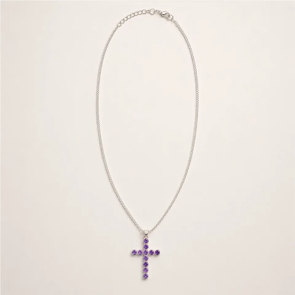 Pendentif croix en pierre sur chaîne : Sur chaîne : croix en améthyste