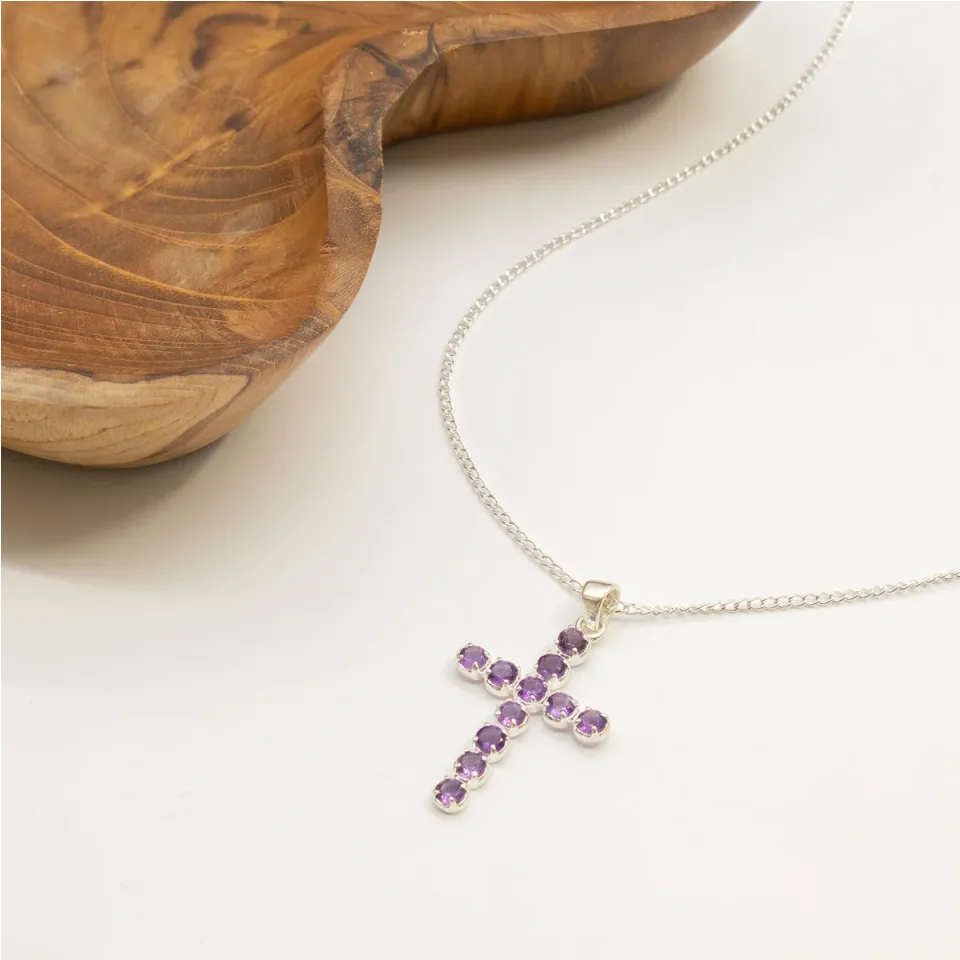 Pendentif croix en pierre sur chaîne : Sur chaîne : croix en améthyste