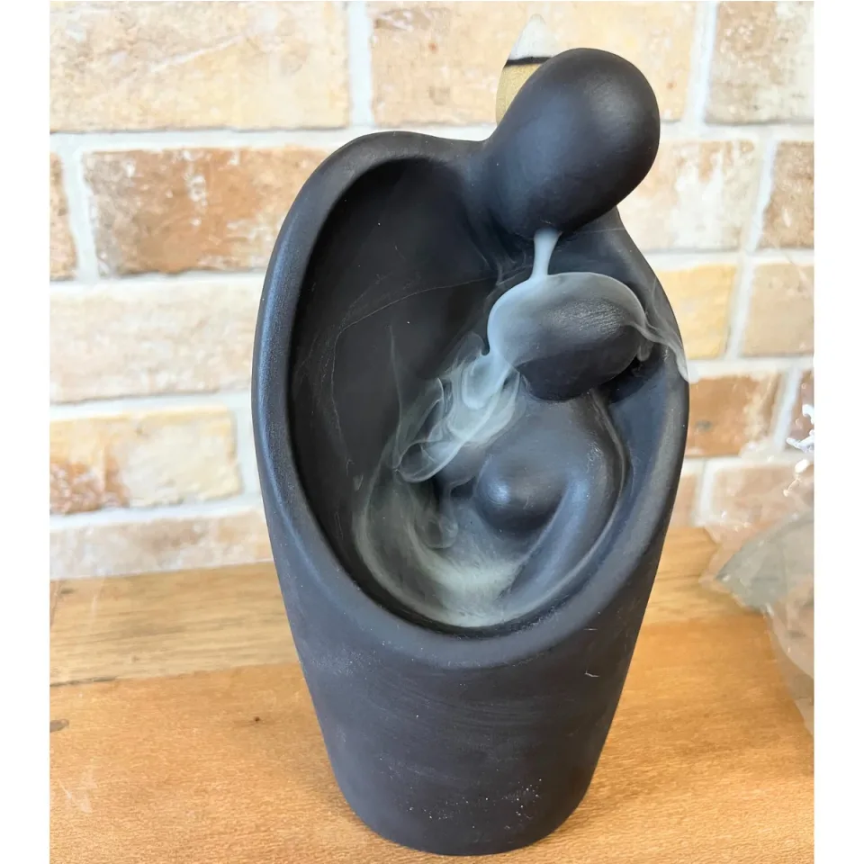 Brûleur d'encens à reflux en céramique, Dans les bras de l'être aimé : Modèle unique