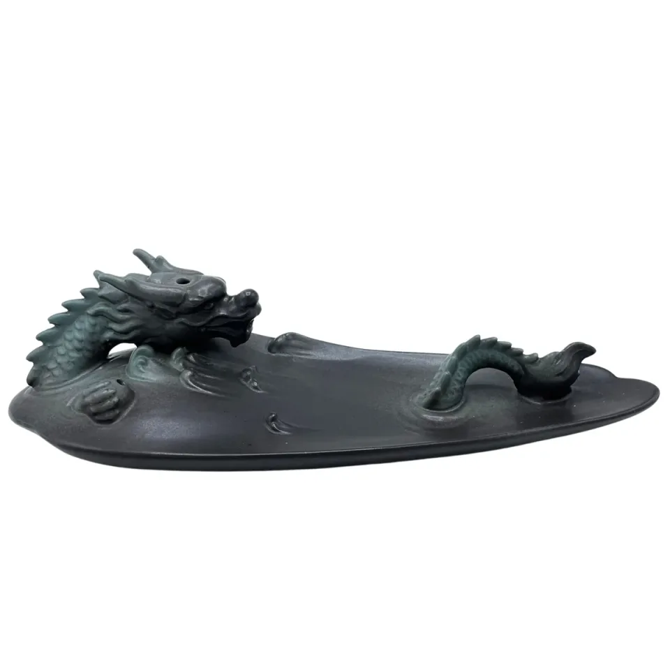 Brûleur d'encens à reflux en céramique, Dragon dans un bassin aux détails surprenants : Modèle unique