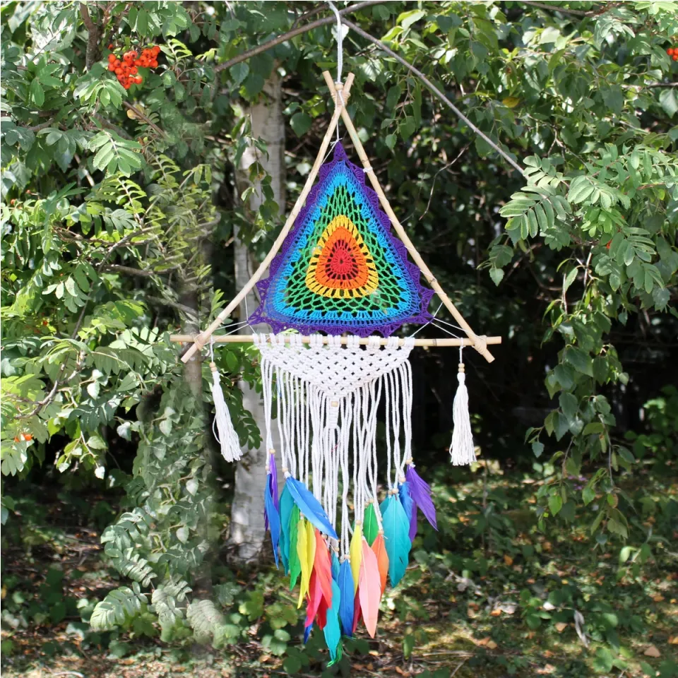 Attrape-rêves balinais en plumes, Grand multi-pyramide : Modèle unique