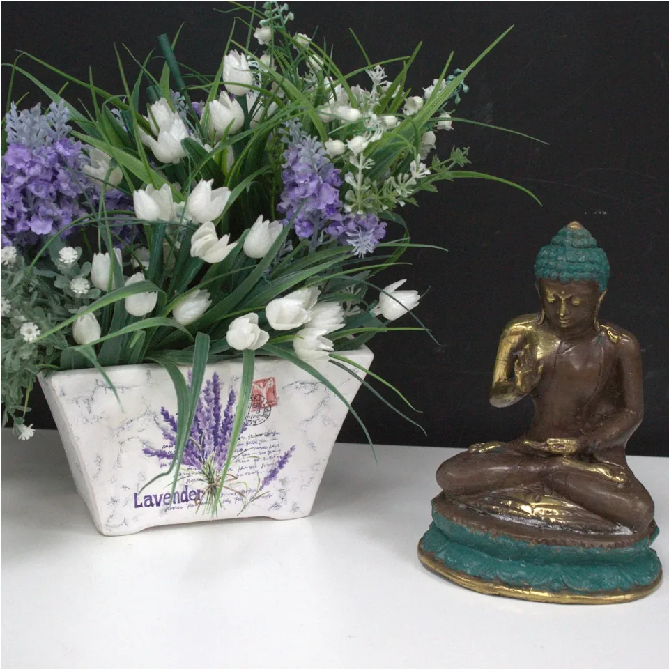 Bouddha assis moyen, main levée : Modèle unique