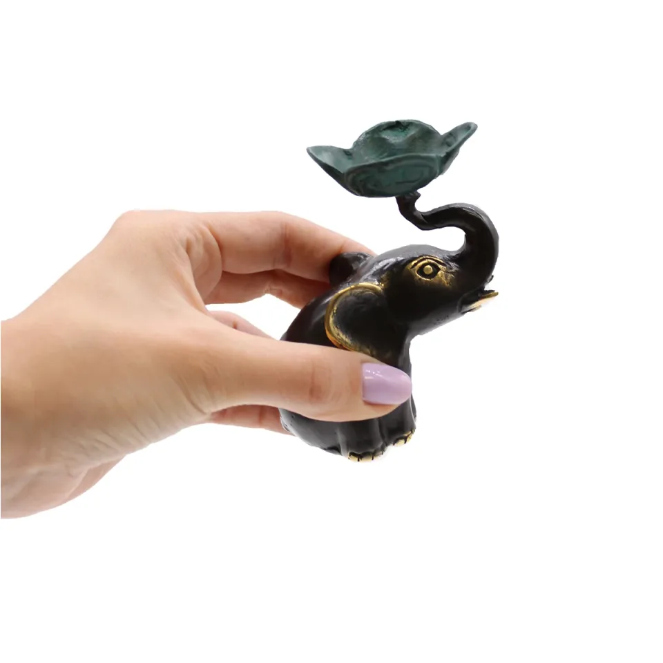 Petit éléphant, porte-bougie ou porte-encens : Modèle unique
