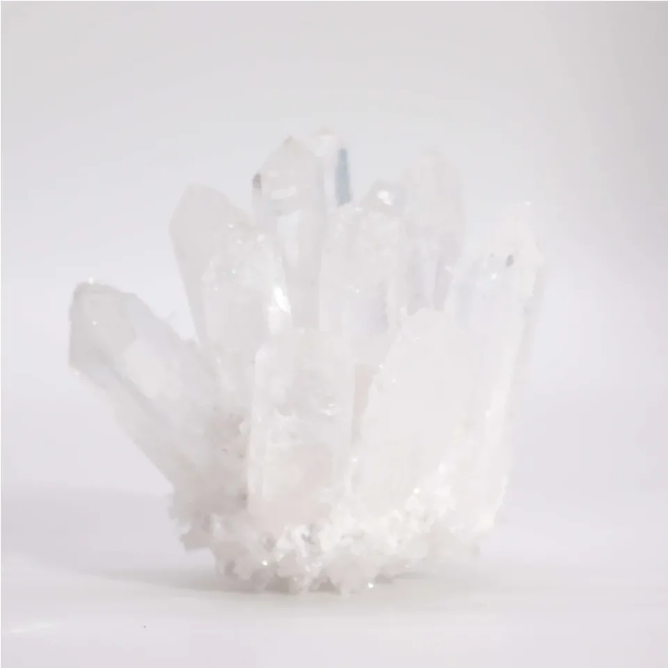 Amas de cristal de roche (environ 250-300 g, 8 cm) : Modèle unique