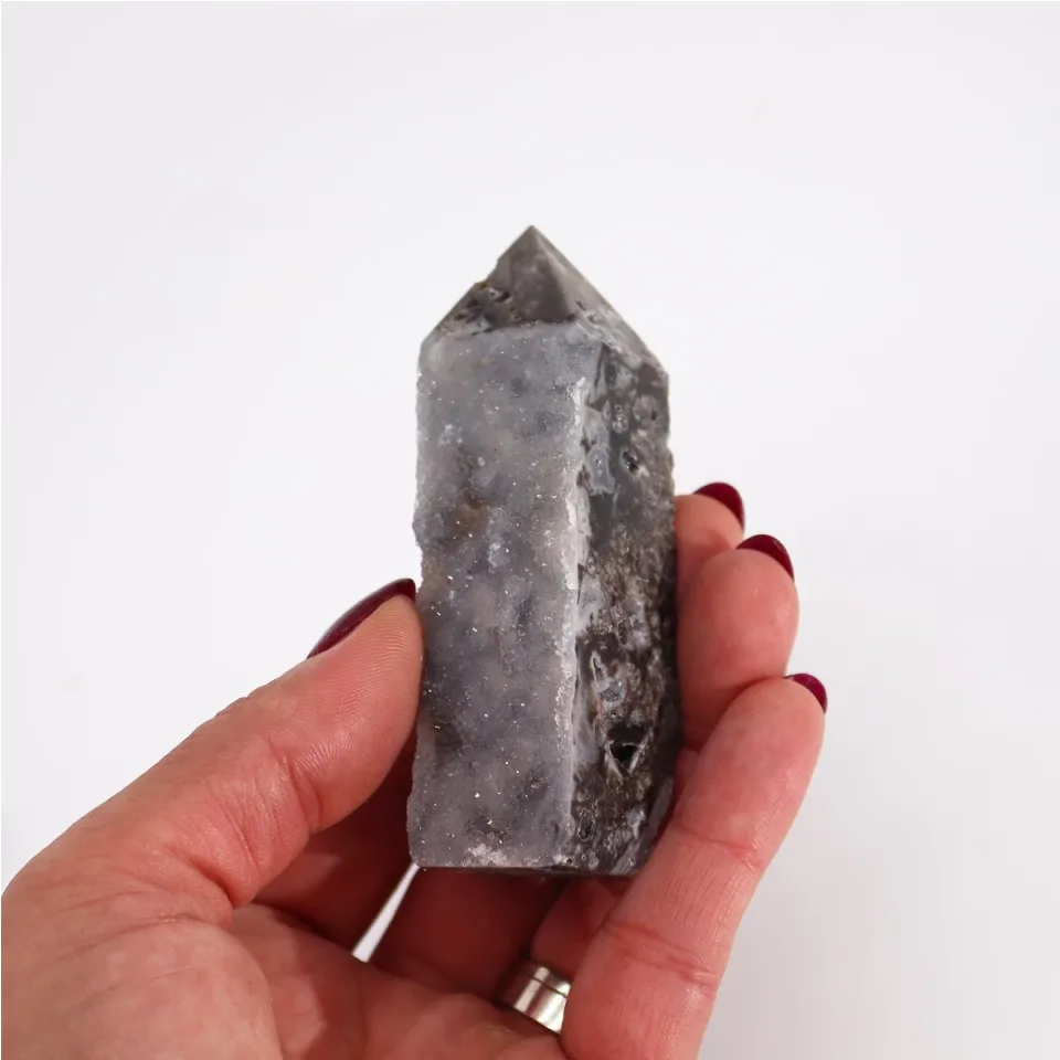Tour en calcite polie sur le côté (environ 9-11 cm) : Modèle unique