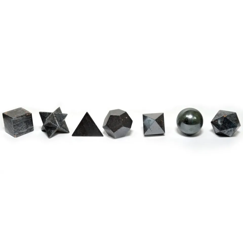 Série géométrique de sept pierres d'agate noire : Modèle unique
