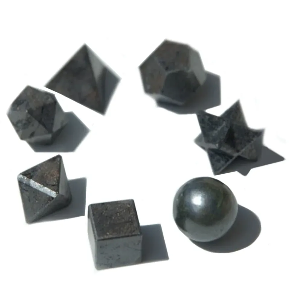 Série géométrique de sept pierres d'agate noire : Modèle unique