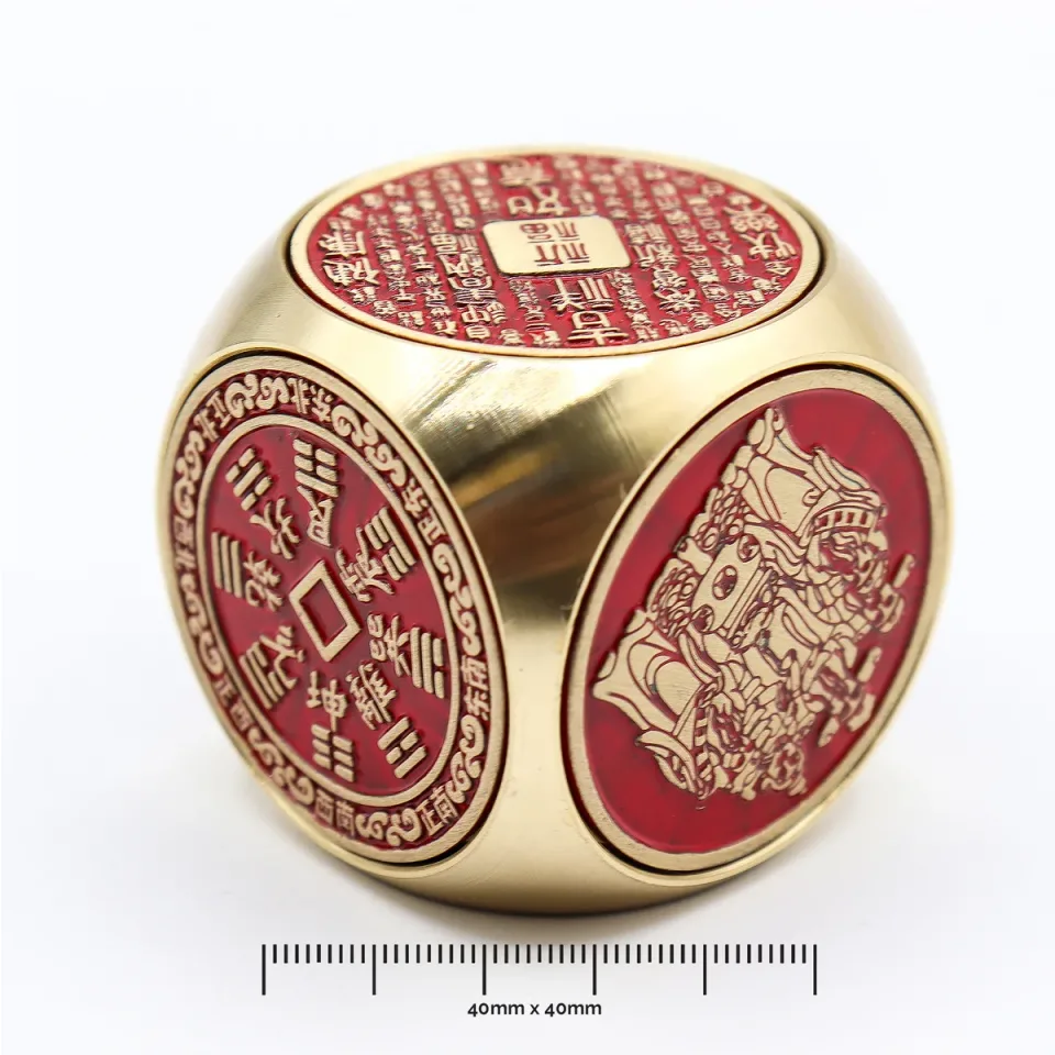 Cube rouge et laiton de la prospérité, plat : Modèle unique