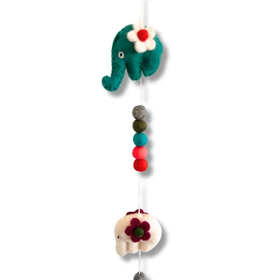 Tenture murale en feutre, Éléphants (couleurs aléatoires) : Modèle unique