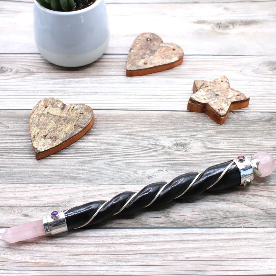 Baguette torsadée, sphère de quartz rose argentée : Modèle unique
