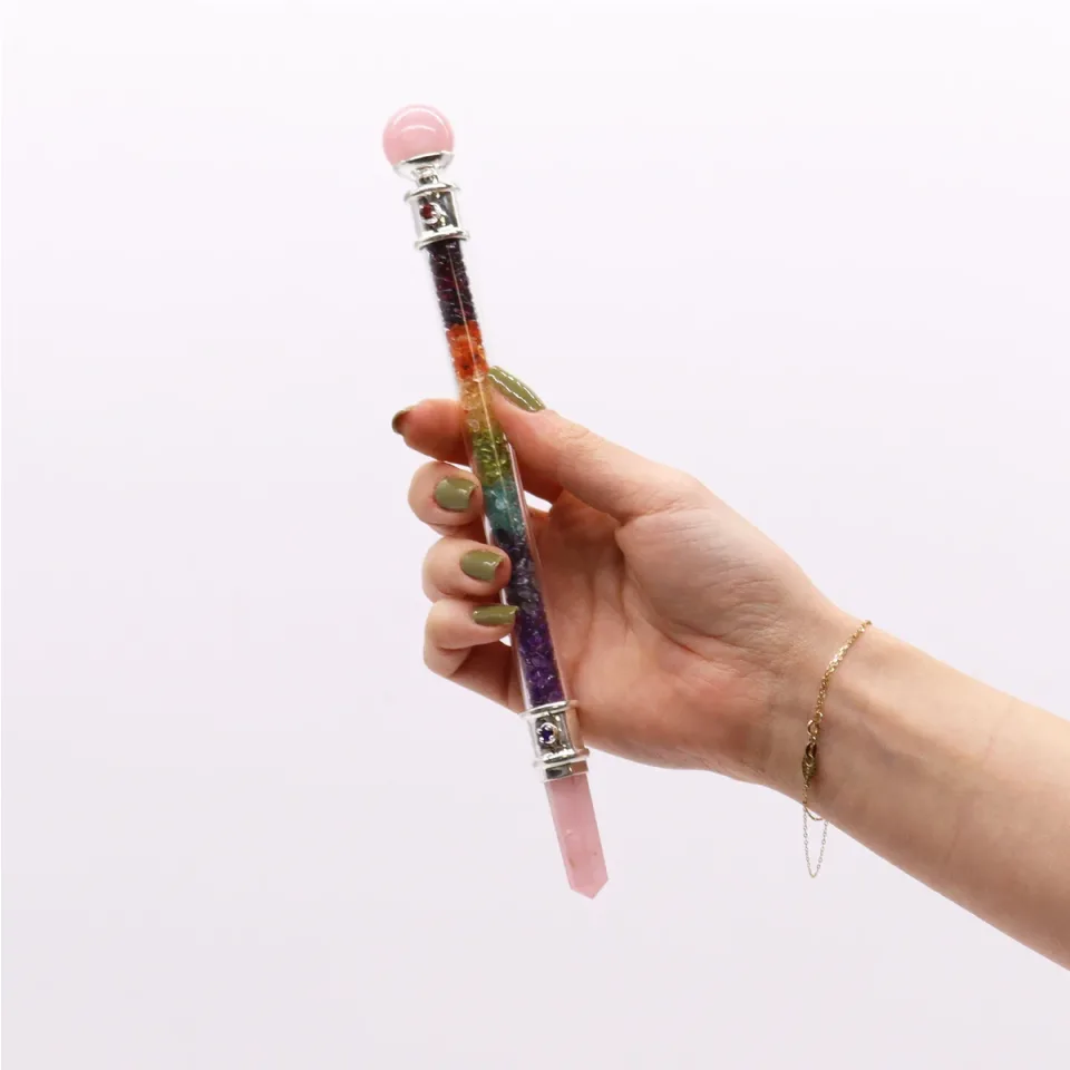 Baguette des 7 chakras, quartz rose : Modèle unique